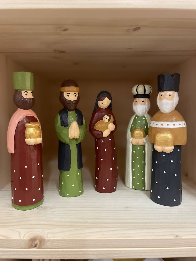 Presepe in legno di albasia POIS, 5 figure alte e dipinte a mano che rappresentano Giuseppe, Maria con Gesù in braccio e i 3 Re Magi