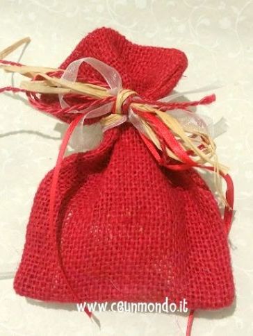Sacchettino rosso in juta bomboniera