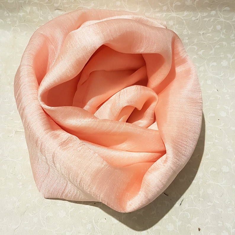 Sciarpa in seta pura THAN - rosa salmone