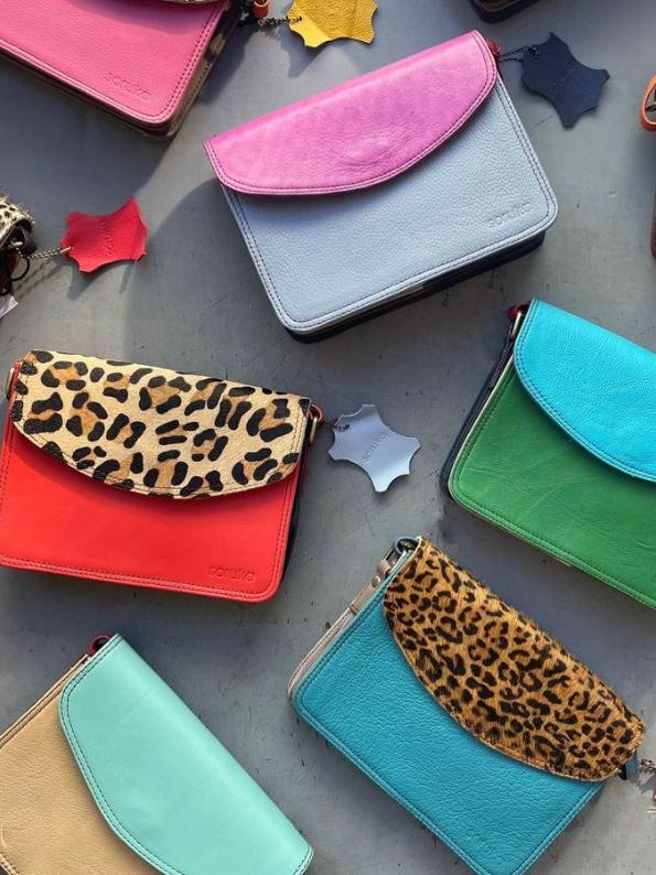 Soruka Borsa tracolla Clutch in pelle riciclata stampa pelo colori assortiti