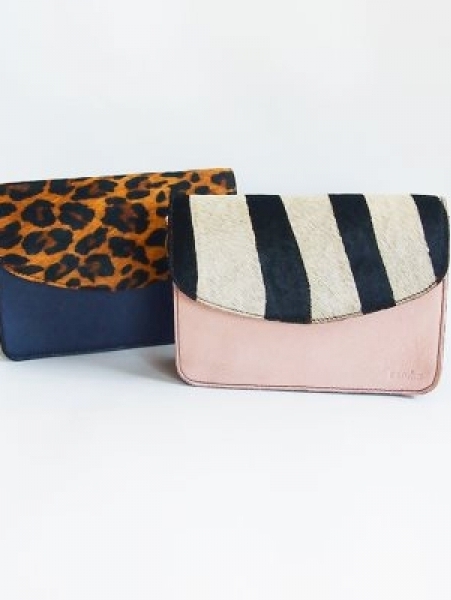 Soruka Borsa tracolla Clutch in pelle riciclata stampa pelo