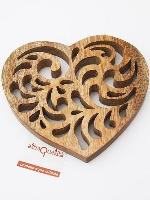 Sottopentola in legno a Cuore intagliato.