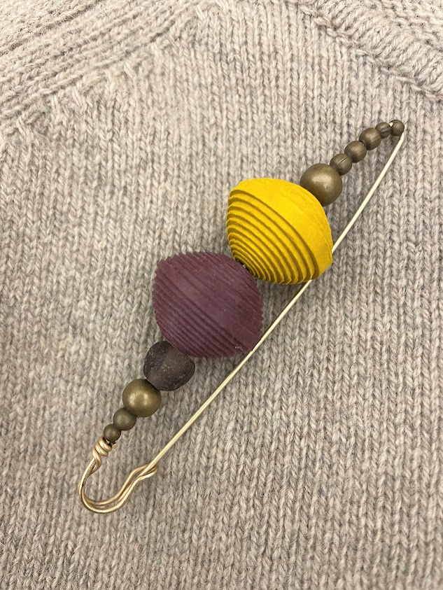 Spilla perle di cotone e vetro Bordeaux Giallo Nicitta