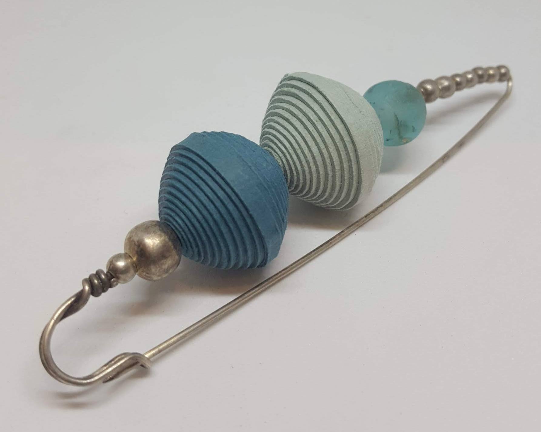 Spilla con perle in carta di cotone e vetro CELESTE e VERDE ACQUA Nicitta