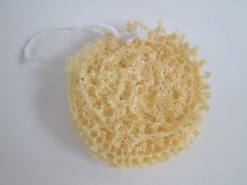 Spugna naturale di loofa rotonda con corda