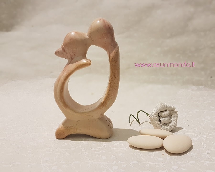 Bomboniera matrimonio Statua bacio in pietra