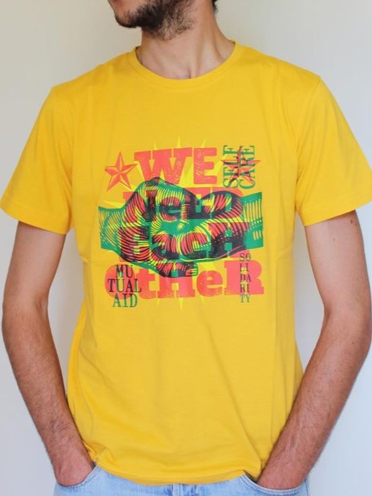 Maglietta unisex WE NEED EACH OTHER gialla