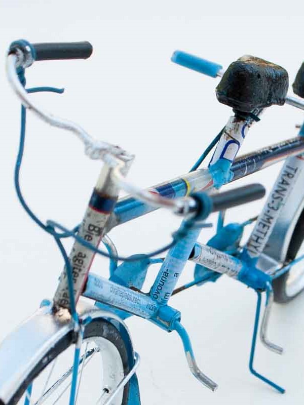 Tandem bicicletta modellino in latta riciclata equo solidale