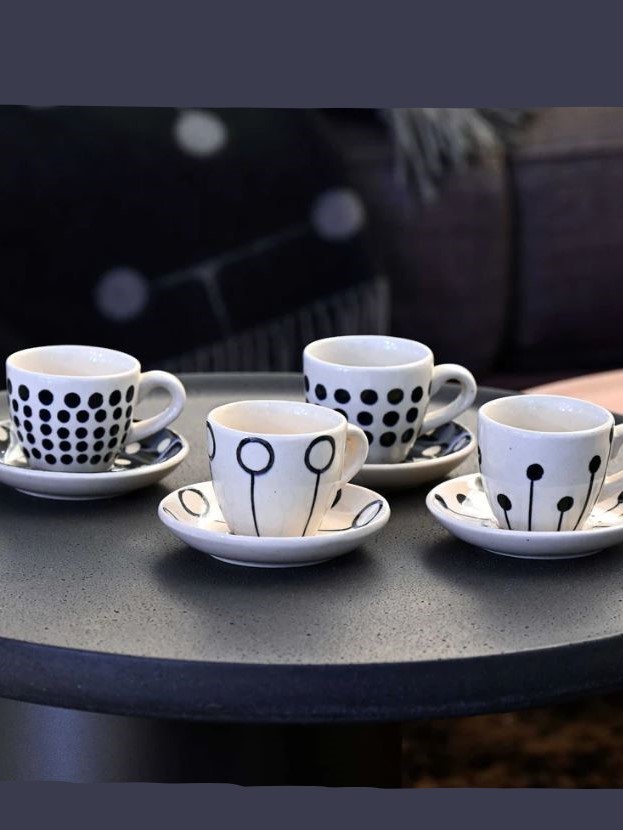 Tazzina da caffè con piattino in ceramica Pallini neri