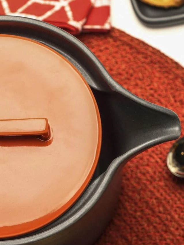 Teiera design Modern Charcoal rosso in ceramica opaca e lucida