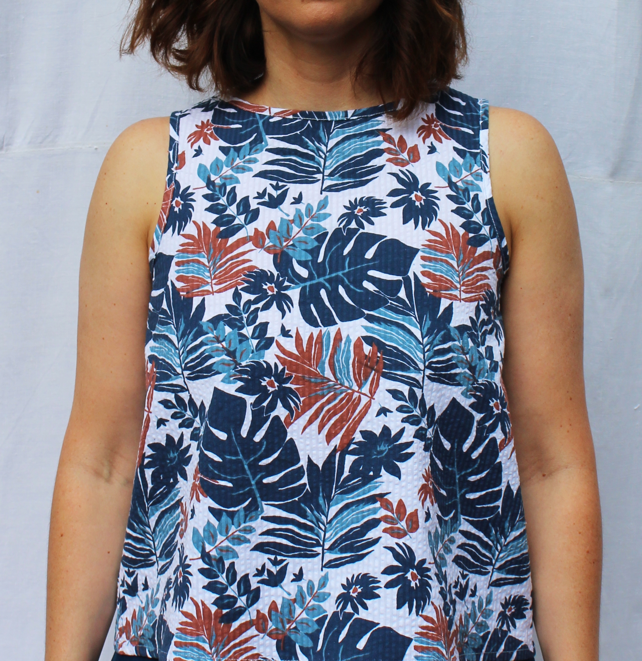 Top svasato in cotone goffrato Anjani Giardino blu
