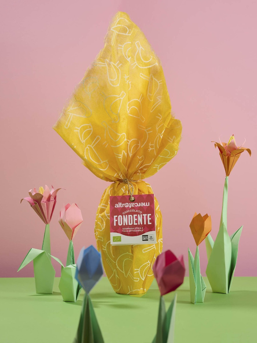 Uovo di Pasqua fondente Altromercato con sorpresa 200gr