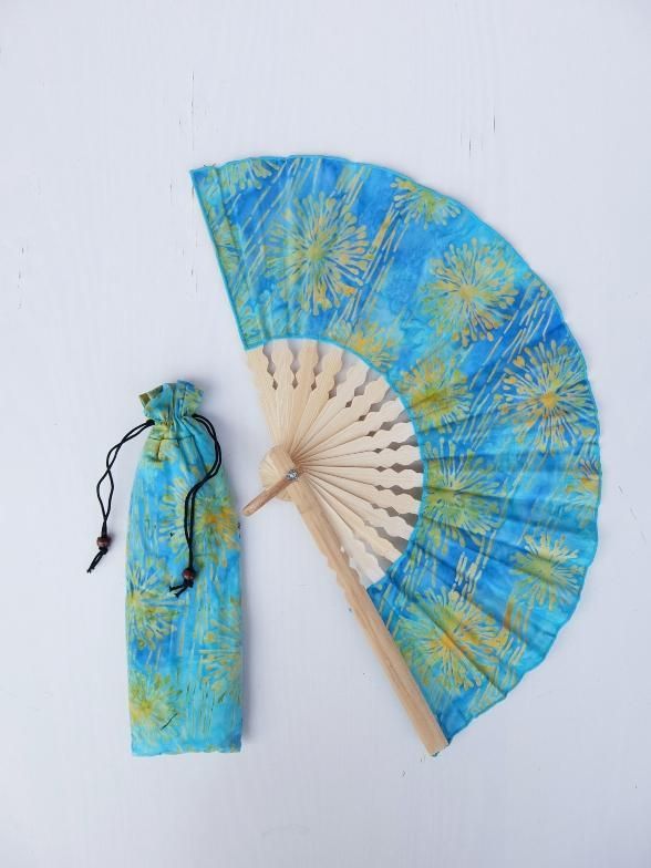 Ventaglio colorato batik con pochette, equo solidale.