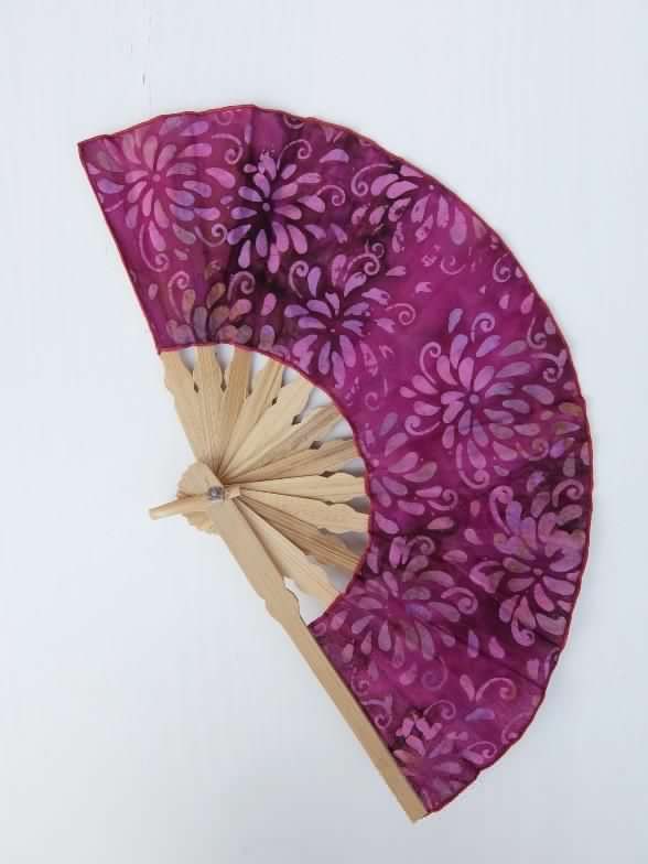Ventaglio particolare, elegante in bamboo colorato batik