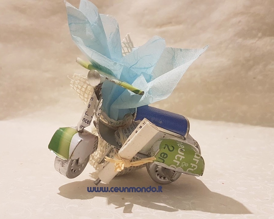 Bomboniera vespa latta in azzurro