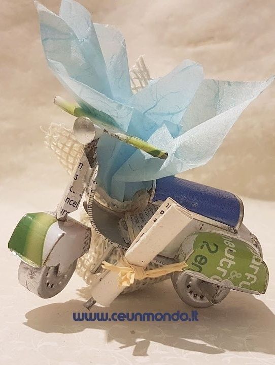 Bomboniera vespa latta in azzurro