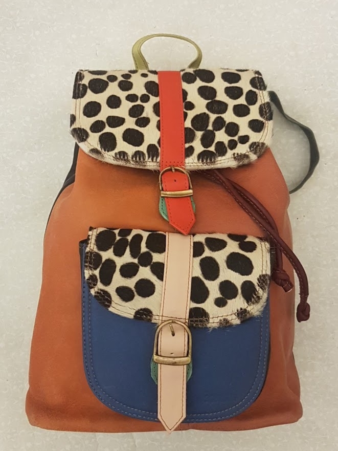 Borsa ZAINO classico in pelle riciclata e colorata SORUKA - Backpack stampa pelo a macchie e Cuoio